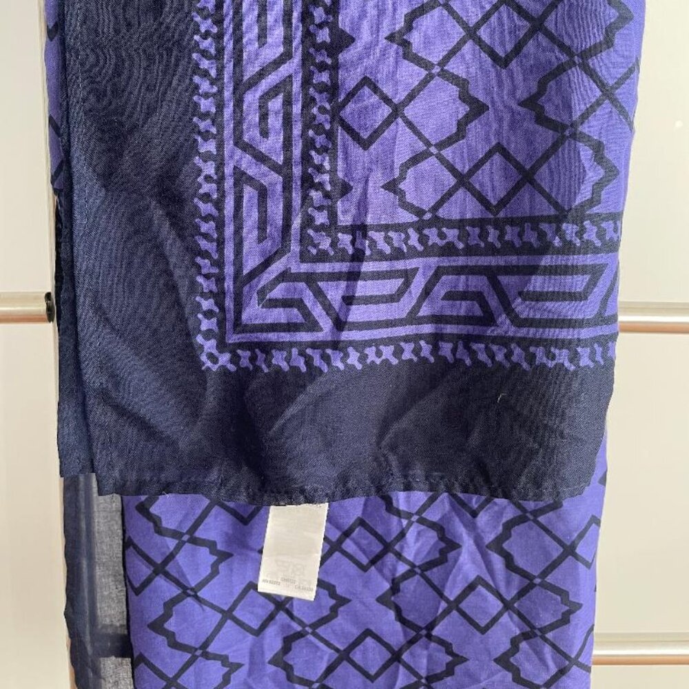 French connection 40" square scarf